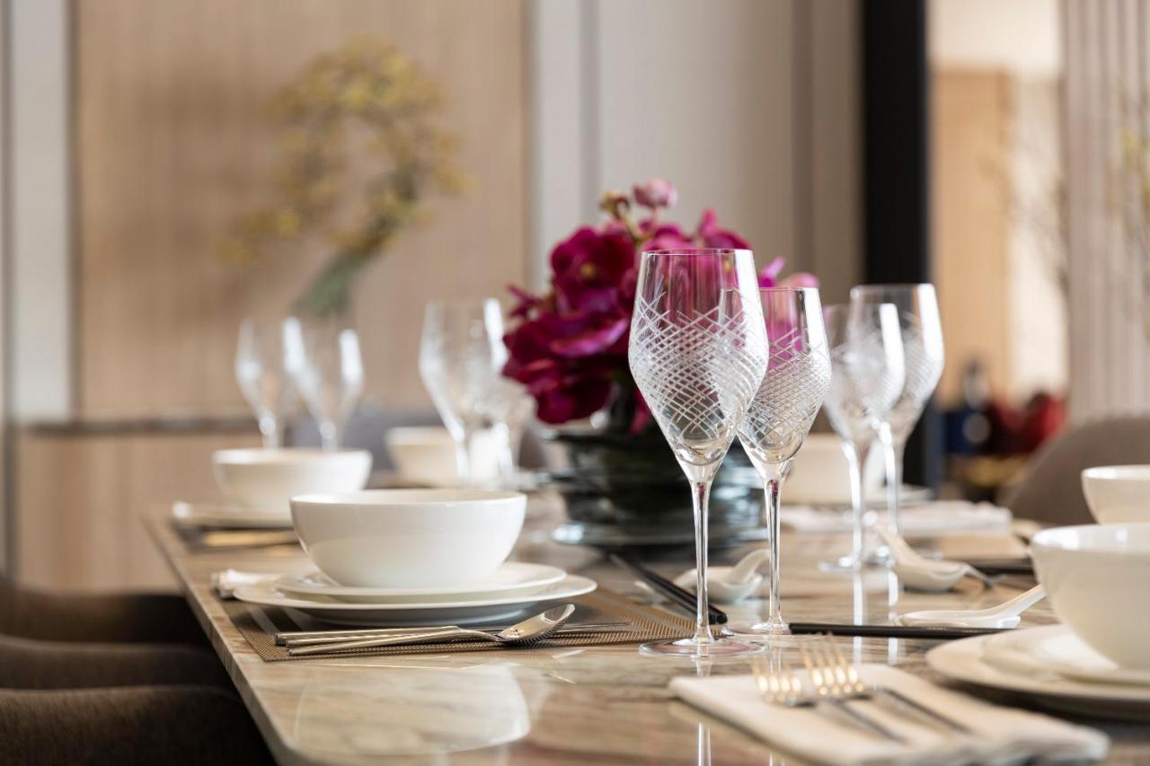 Hotel Ascott Embassy Sathorn Bangkok Exterior foto Tableware