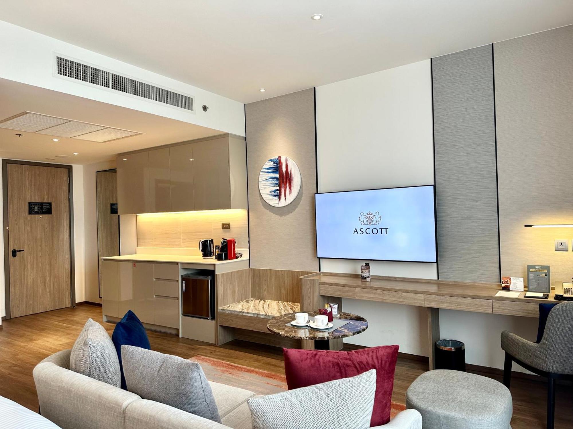 Hotel Ascott Embassy Sathorn Bangkok Exterior foto A suite at Ascott Suites, Kuala Lumpur