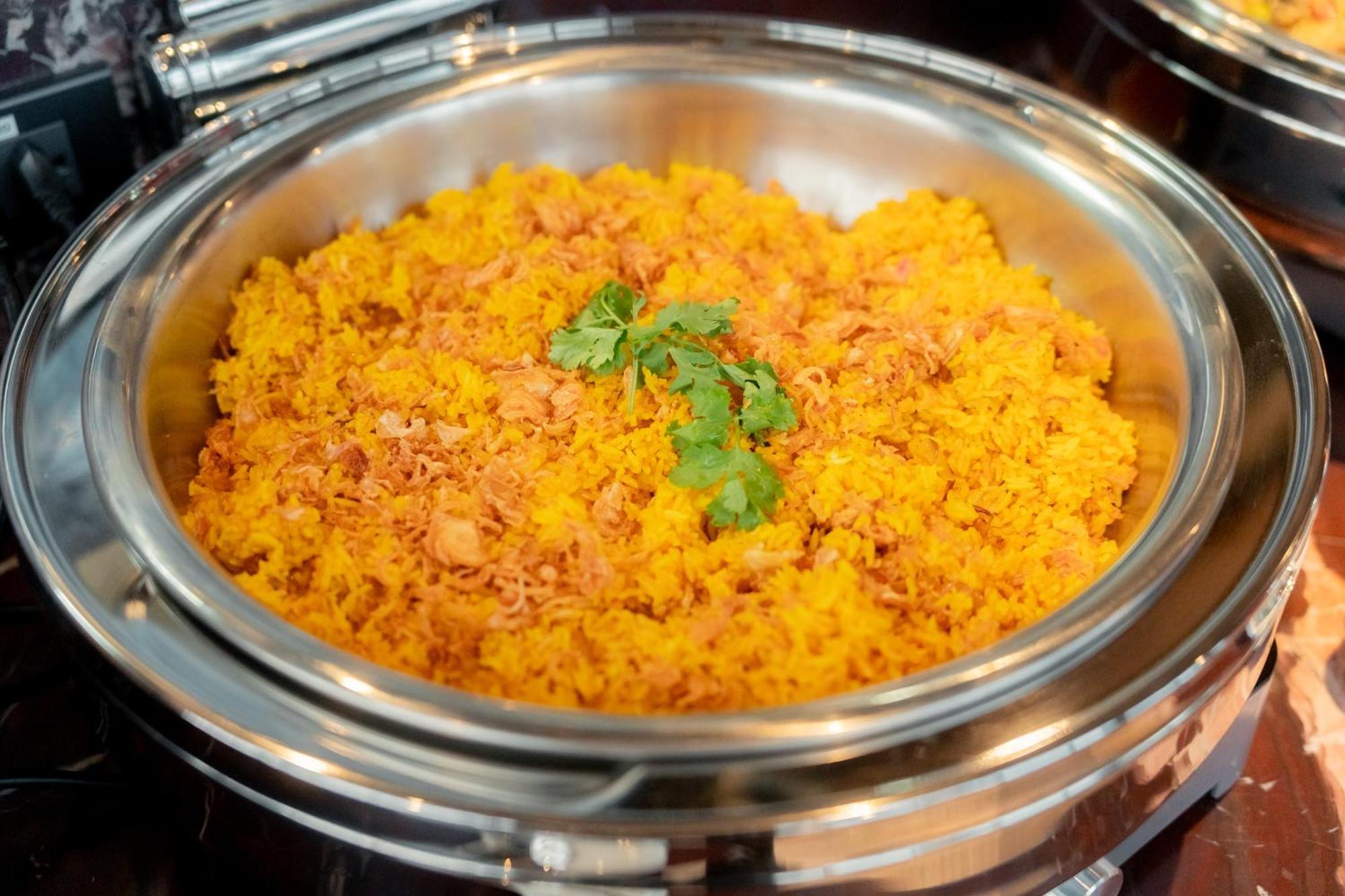 Hotel Ascott Embassy Sathorn Bangkok Exterior foto Biryani