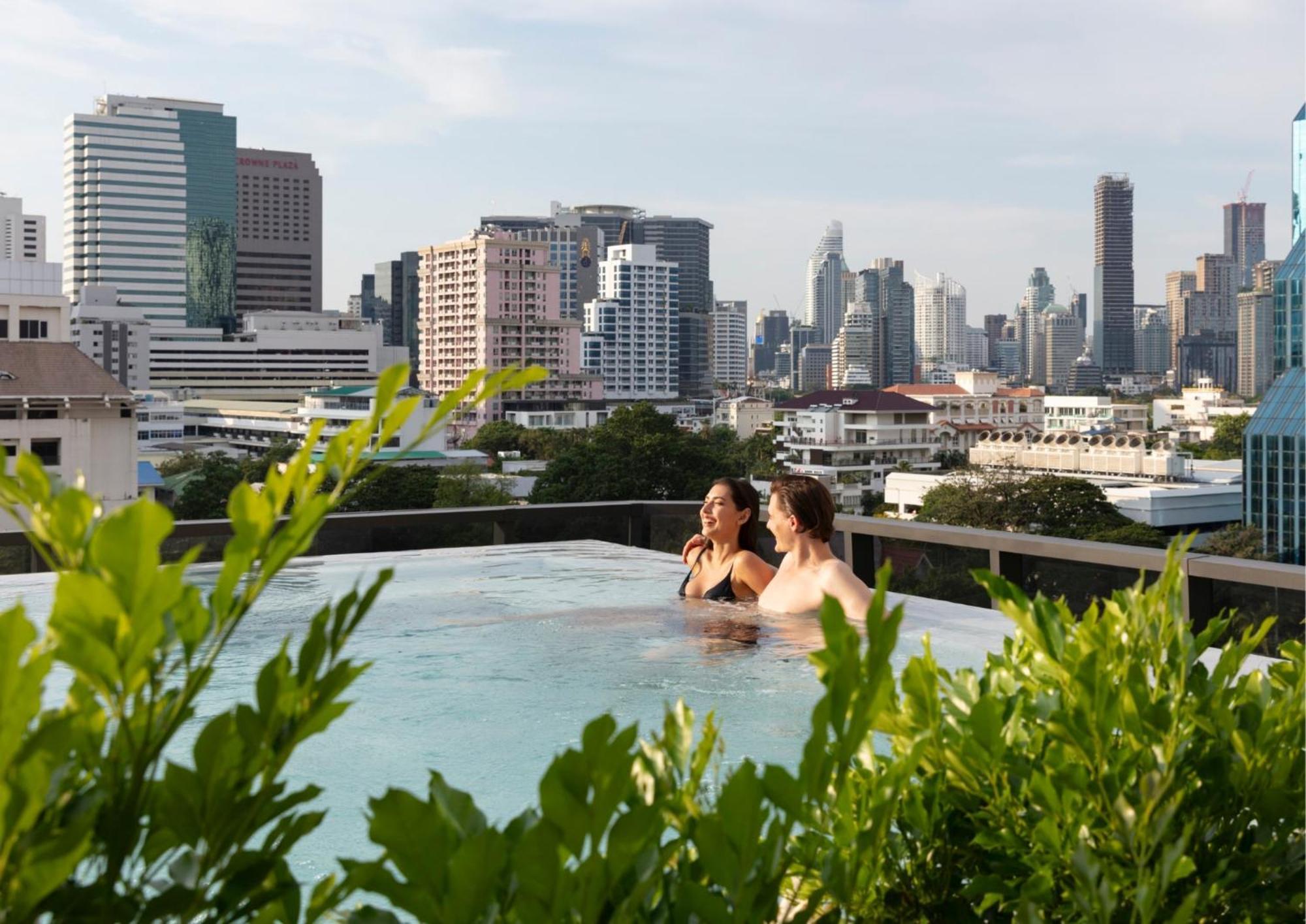 Hotel Ascott Embassy Sathorn Bangkok Exterior foto View from the rooftop pool